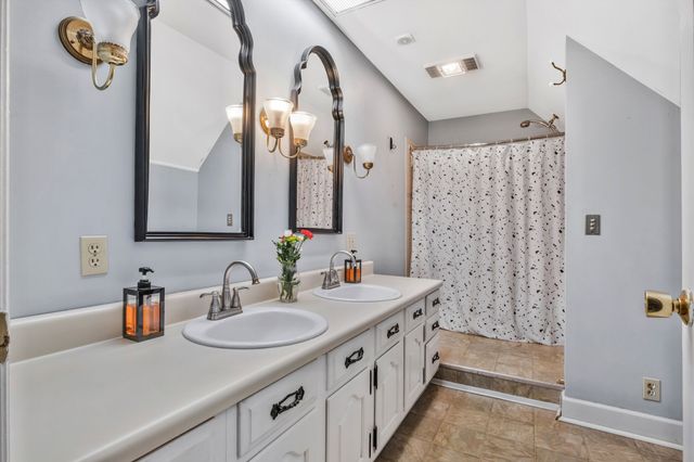 4855 Shoshone Dr, Old Hickory, TN 37138