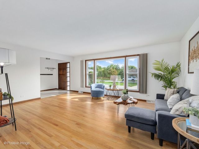 7014 Wilcox Avenue, Darien, IL 60561