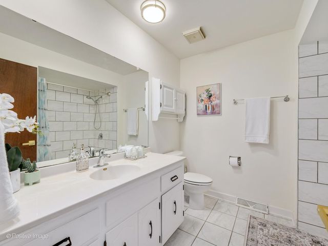 7014 Wilcox Avenue, Darien, IL 60561