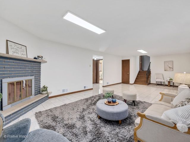 7014 Wilcox Avenue, Darien, IL 60561