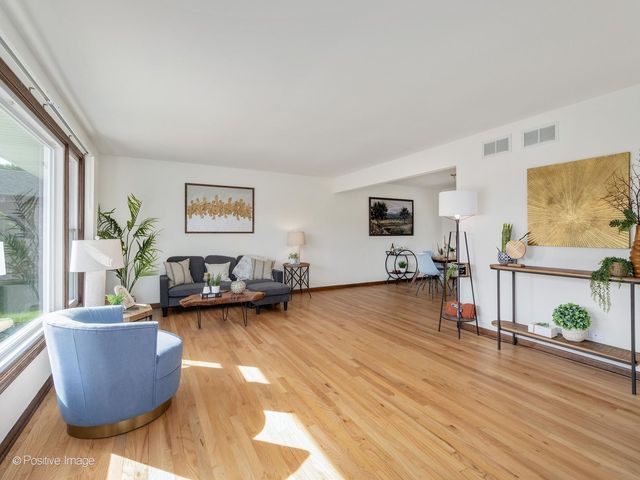 7014 Wilcox Avenue, Darien, IL 60561