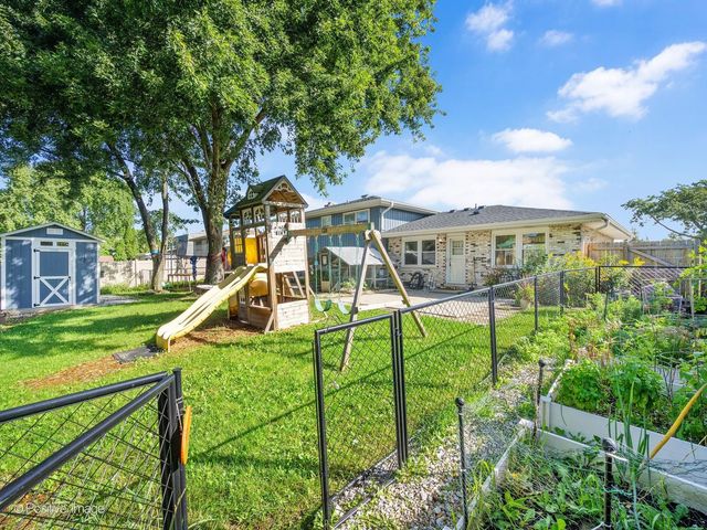 7014 Wilcox Avenue, Darien, IL 60561