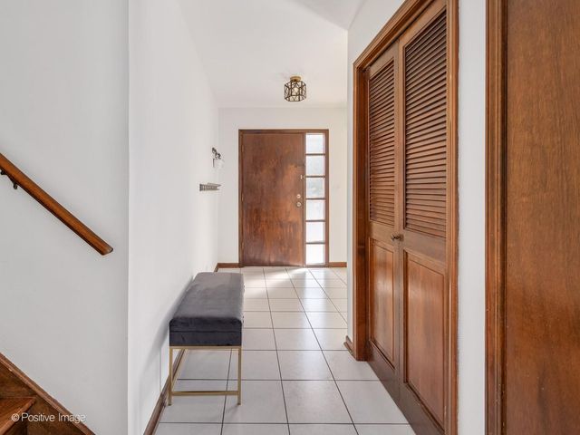 7014 Wilcox Avenue, Darien, IL 60561