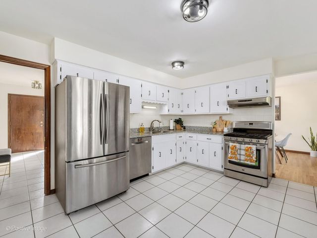 7014 Wilcox Avenue, Darien, IL 60561