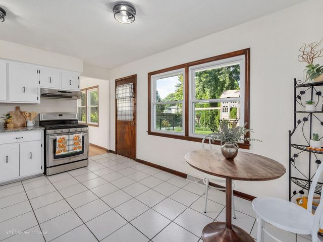 7014 Wilcox Avenue, Darien, IL 60561