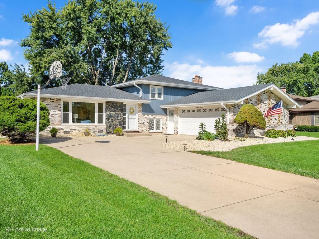 7014 Wilcox Avenue, Darien, IL 60561