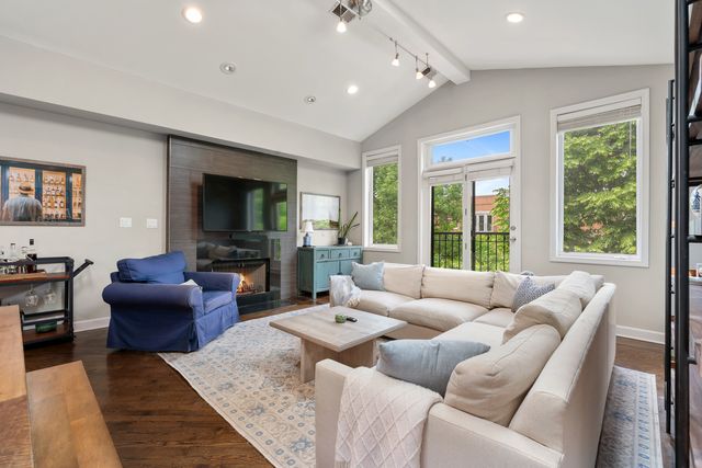 929 W George Street 3, Chicago, IL 60657