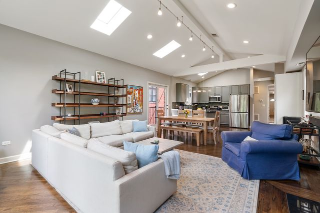 929 W George Street 3, Chicago, IL 60657