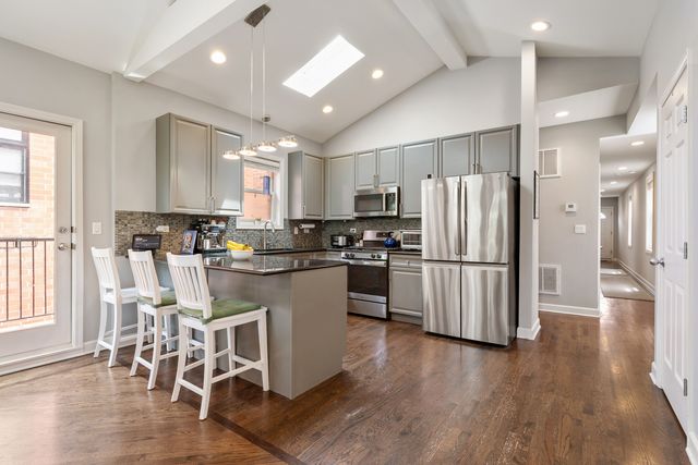 929 W George Street 3, Chicago, IL 60657