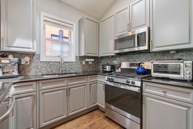 929 W George Street 3, Chicago, IL 60657