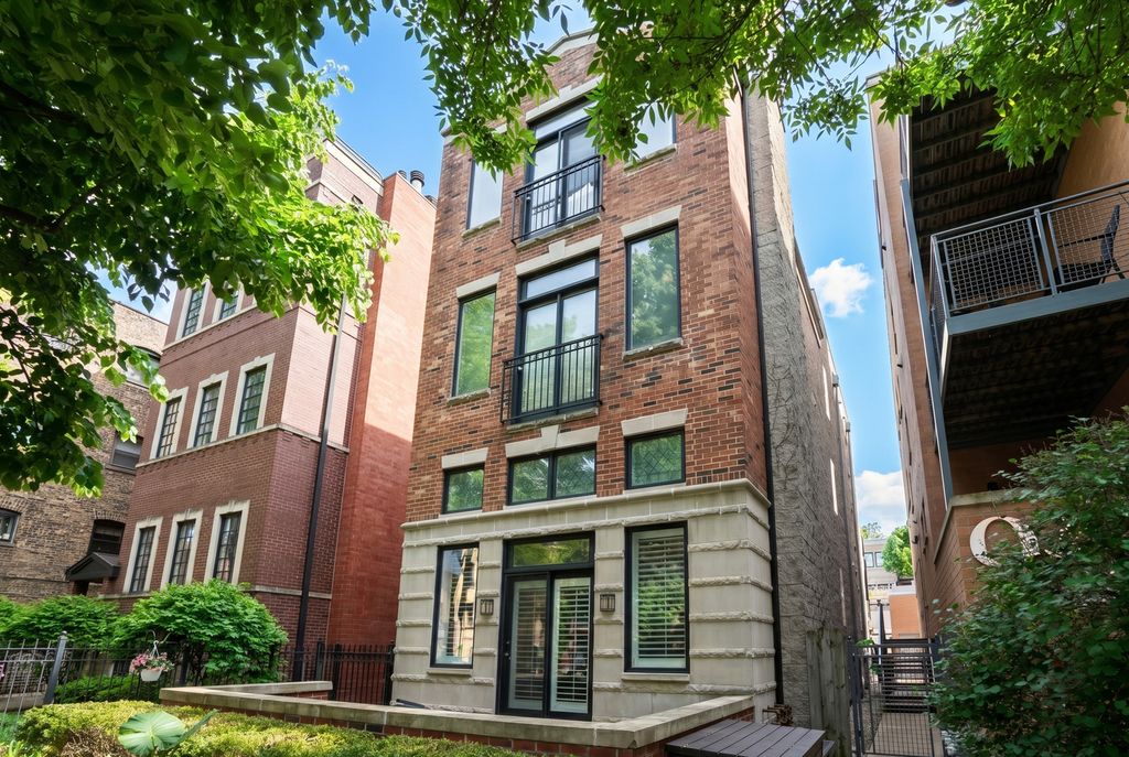 929 W George Street 3, Chicago, IL 60657