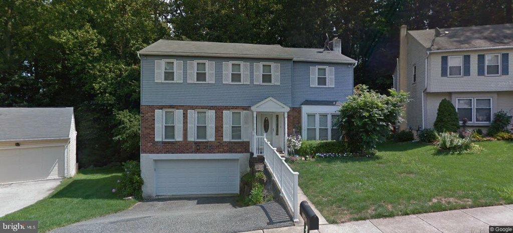 135 EATON DR, Wayne, PA 19087