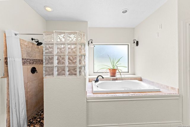 17132 BANDERA RD, Helotes, TX 78023
