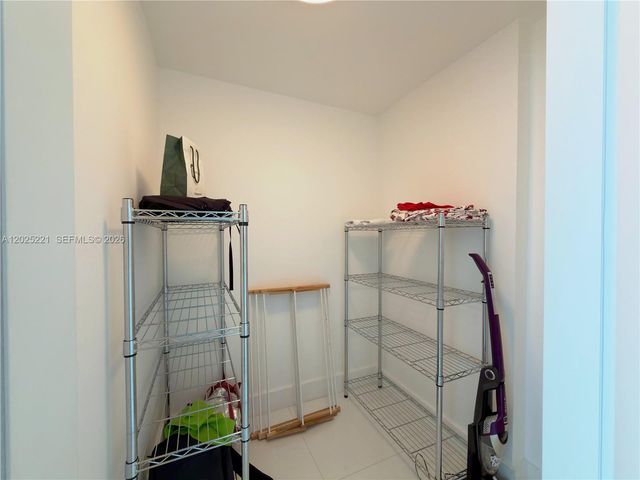 200 Biscayne Boulevard Way 4104, Miami, FL 33131