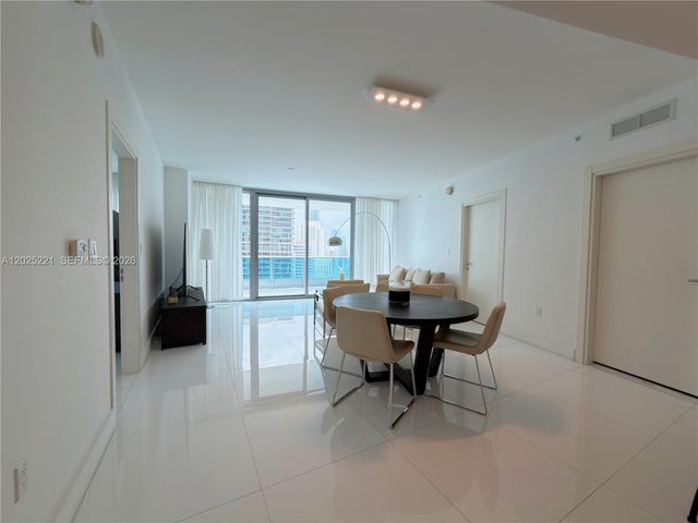 200 Biscayne Boulevard Way 4104, Miami, FL 33131