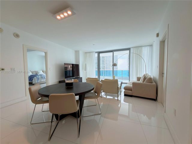 200 Biscayne Boulevard Way 4104, Miami, FL 33131