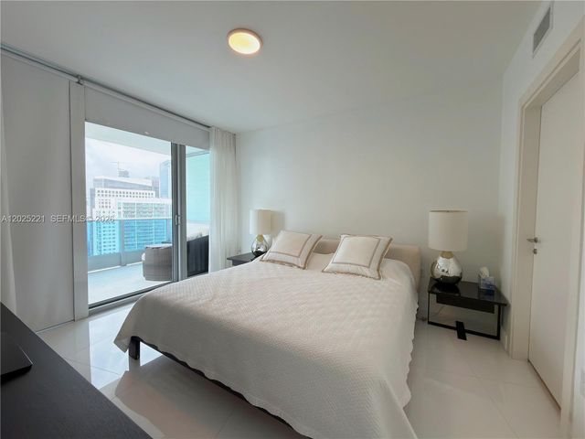 200 Biscayne Boulevard Way 4104, Miami, FL 33131