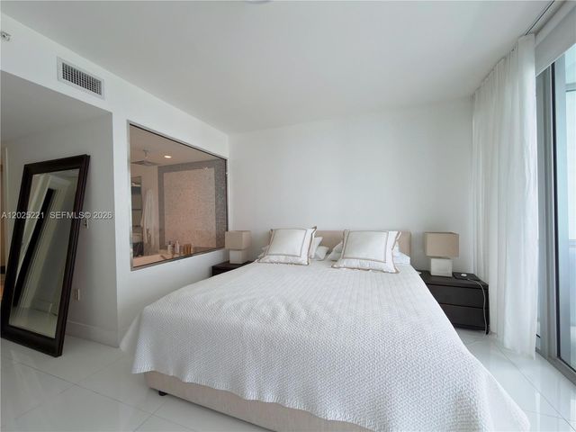 200 Biscayne Boulevard Way 4104, Miami, FL 33131
