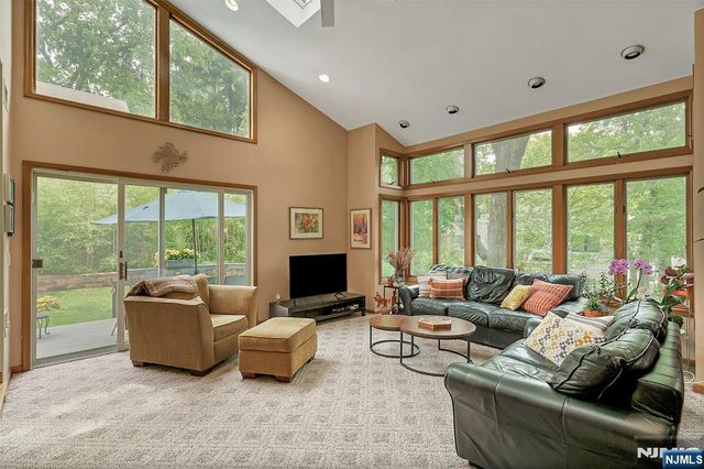 616 Rutland Avenue, Teaneck, NJ 07666