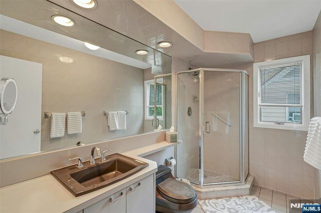 616 Rutland Avenue, Teaneck, NJ 07666