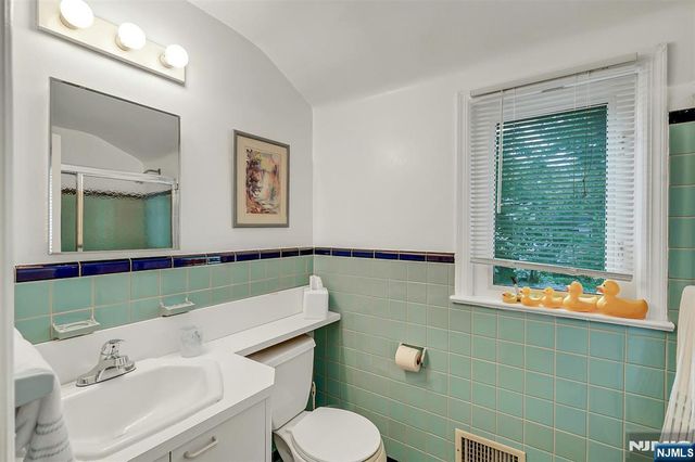 616 Rutland Avenue, Teaneck, NJ 07666