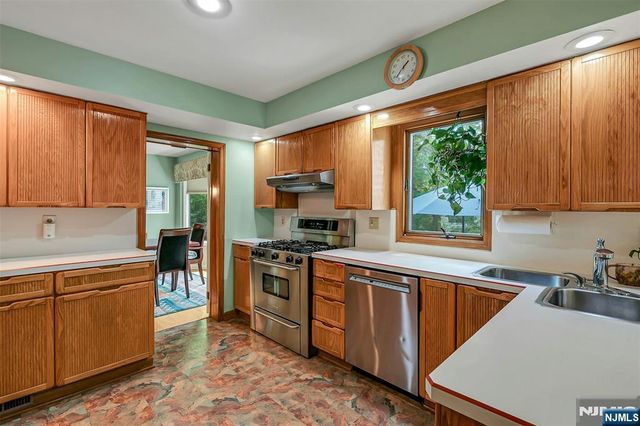 616 Rutland Avenue, Teaneck, NJ 07666