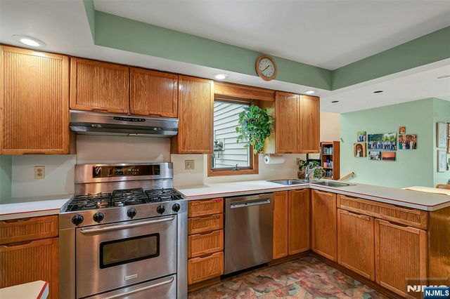 616 Rutland Avenue, Teaneck, NJ 07666
