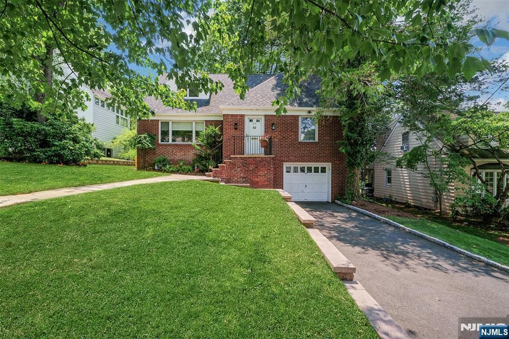 616 Rutland Avenue, Teaneck, NJ 07666