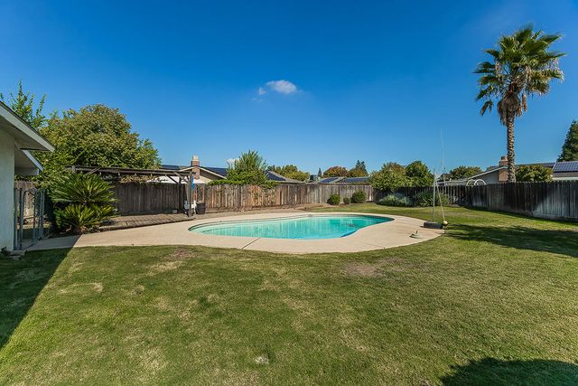 1895 Dennis Avenue, Clovis, CA 93611