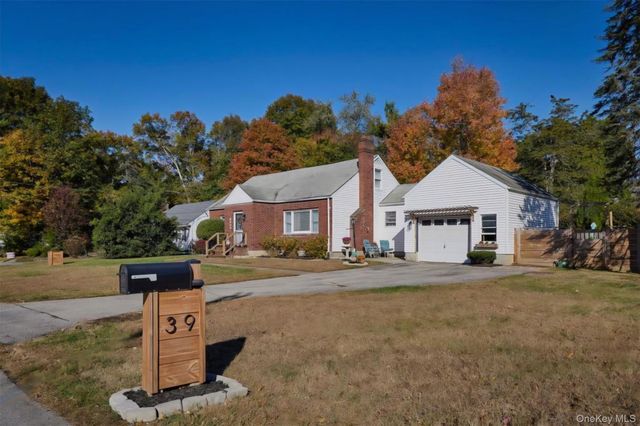 39 Alda Drive, Poughkeepsie, NY 12603