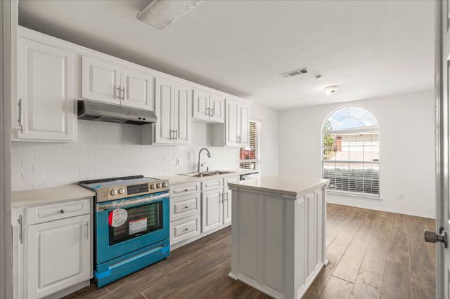 2732 Brea Canyon Road, Fort Worth, TX 76108