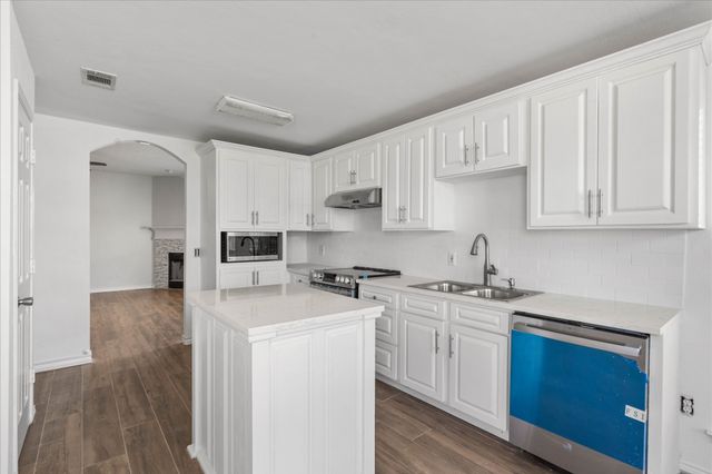 2732 Brea Canyon Road, Fort Worth, TX 76108