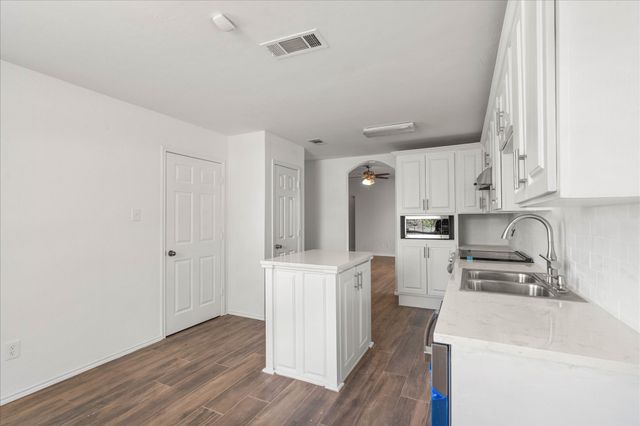 2732 Brea Canyon Road, Fort Worth, TX 76108