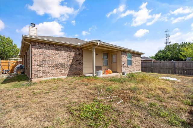 2732 Brea Canyon Road, Fort Worth, TX 76108