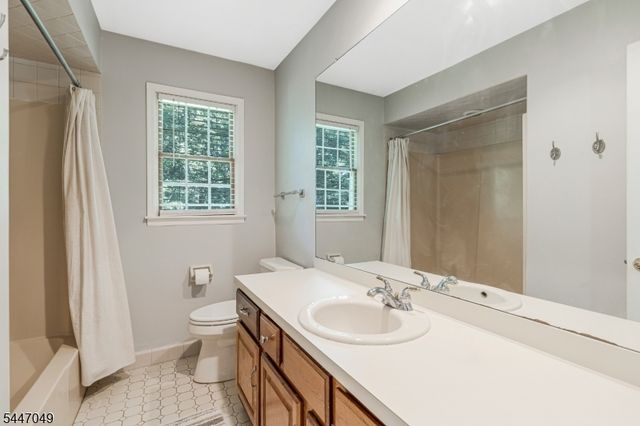 4 Peter Dr, Allamuchy Twp., NJ 07840