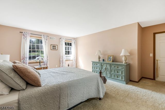 4 Peter Dr, Allamuchy Twp., NJ 07840