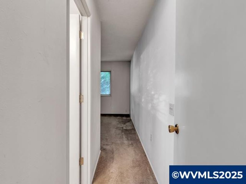 Image 23 of property listing at 3016 Twin Oak Pl NW, Salem, OR 97304