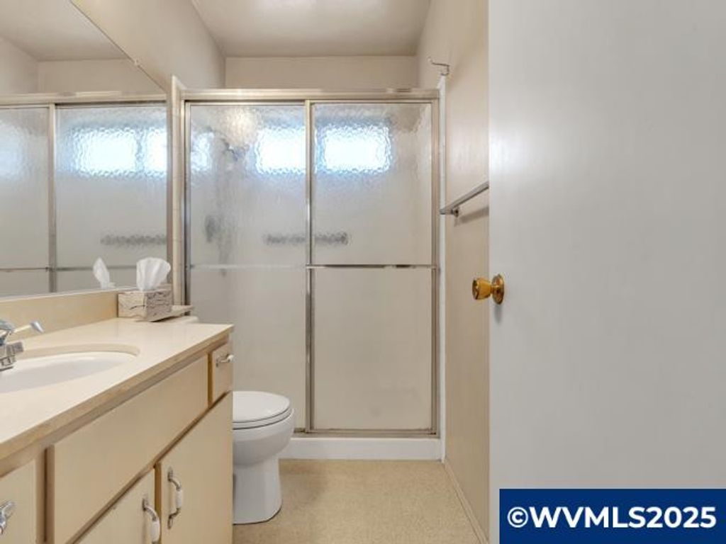 Image 25 of property listing at 3016 Twin Oak Pl NW, Salem, OR 97304