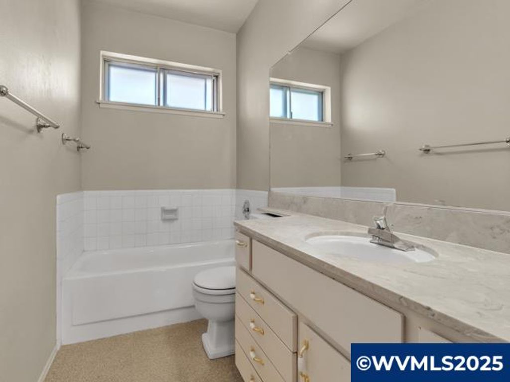 Image 28 of property listing at 3016 Twin Oak Pl NW, Salem, OR 97304