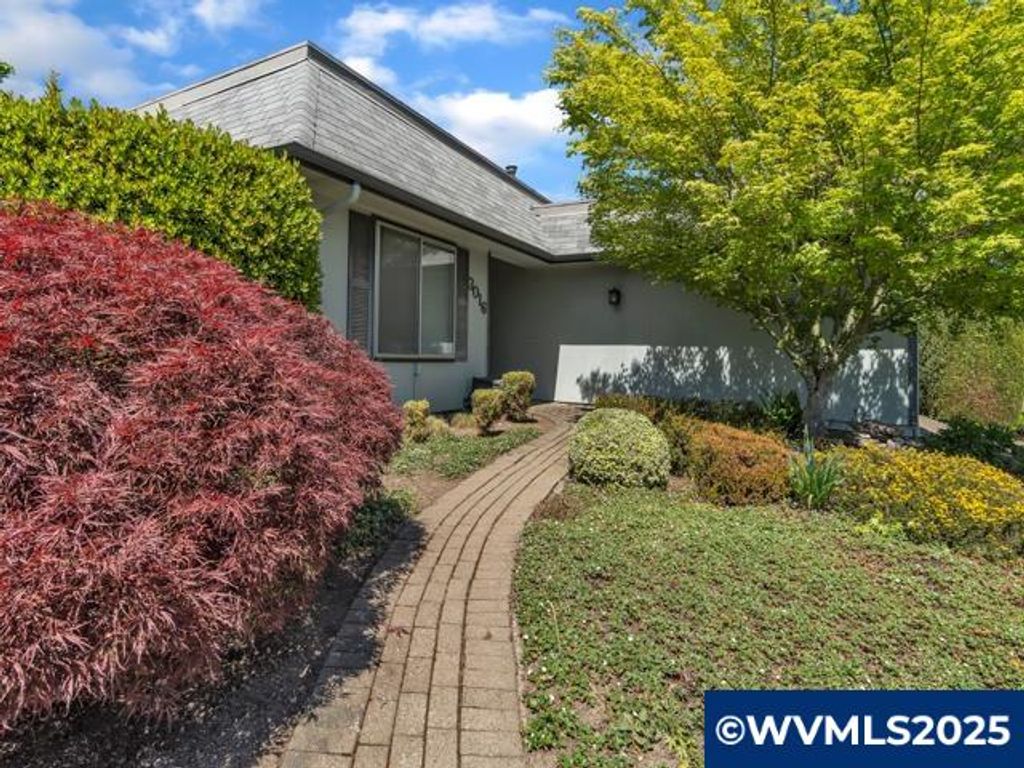 Image 3 of property listing at 3016 Twin Oak Pl NW, Salem, OR 97304