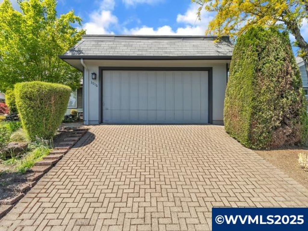 Image 31 of property listing at 3016 Twin Oak Pl NW, Salem, OR 97304