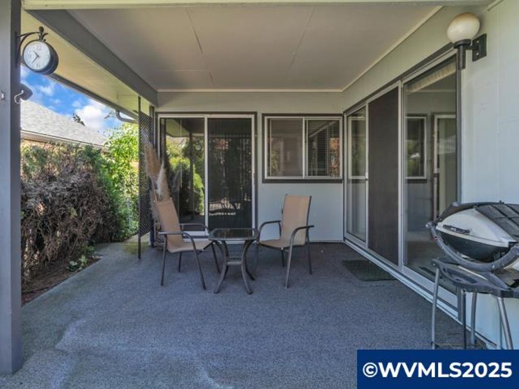 Image 32 of property listing at 3016 Twin Oak Pl NW, Salem, OR 97304