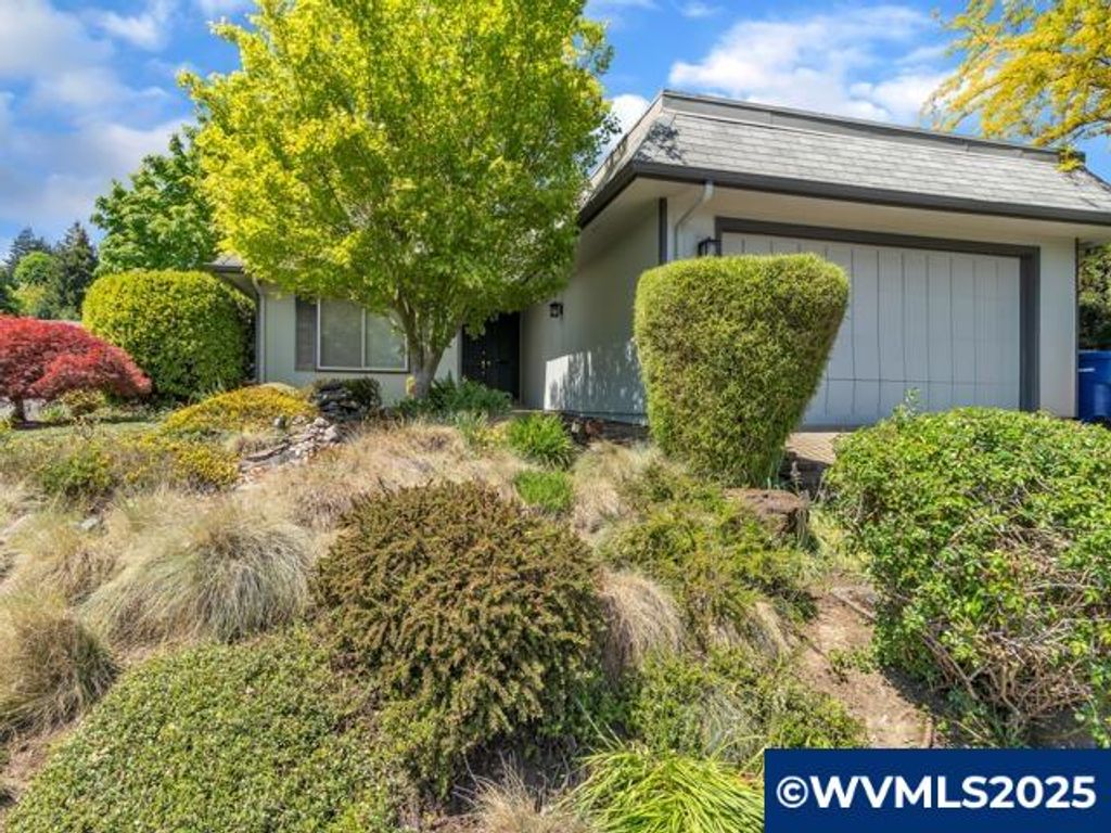 Image 5 of property listing at 3016 Twin Oak Pl NW, Salem, OR 97304