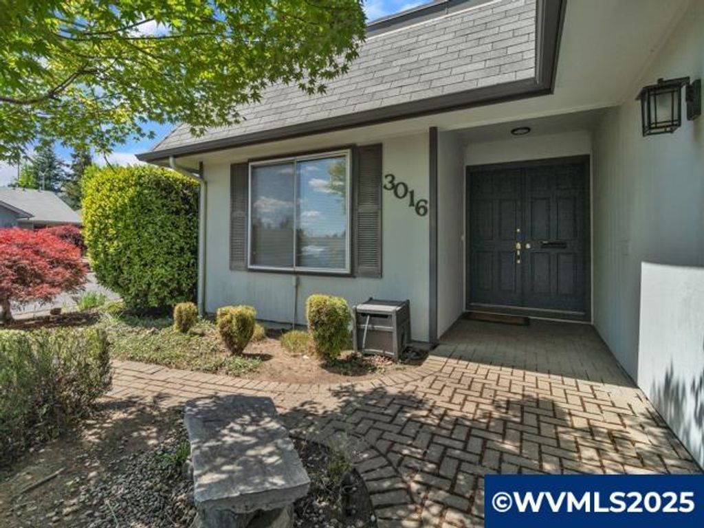 Image 7 of property listing at 3016 Twin Oak Pl NW, Salem, OR 97304