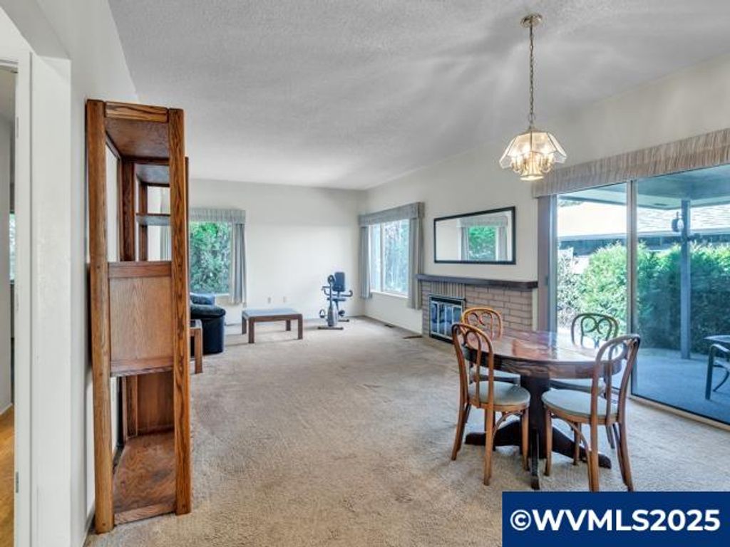 Image 9 of property listing at 3016 Twin Oak Pl NW, Salem, OR 97304