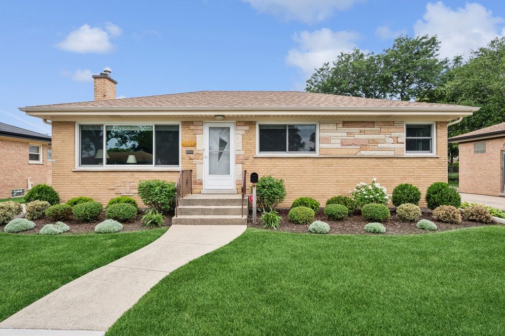 7818 N Oleander Avenue, Niles, IL 60714