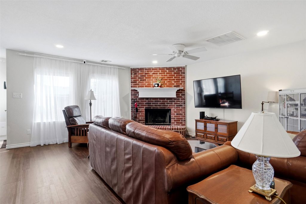 133 Bridlewood Street, Azle, TX 76020 — photo 3