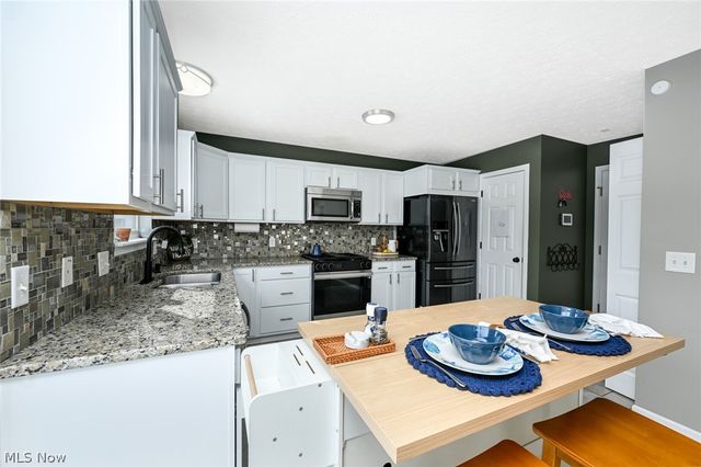 3545 Chanticleer Court, Uniontown, OH 44685