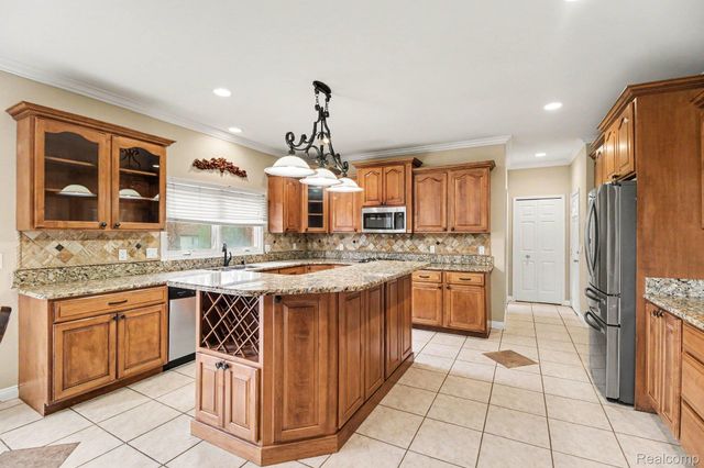 6929 Dakota Drive, Troy, MI 48098