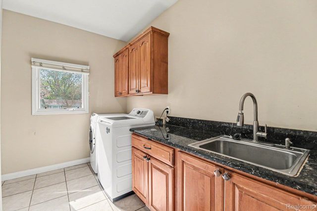 6929 Dakota Drive, Troy, MI 48098